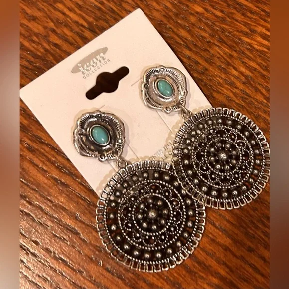 Elegant Silver and Red Circular Earrings with turquoise center - Picture 2 of 3